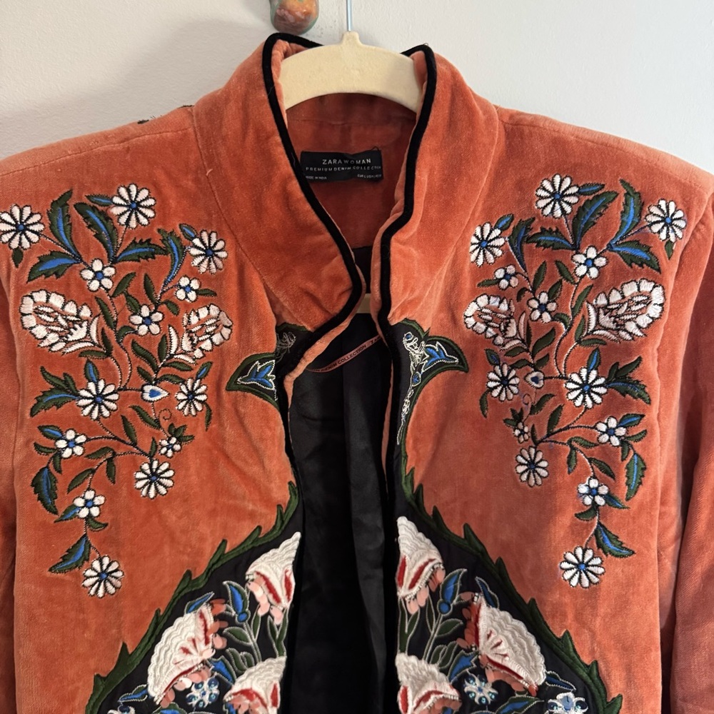 Zara floral embroidered velvet open jacket - Picture 3 of 9